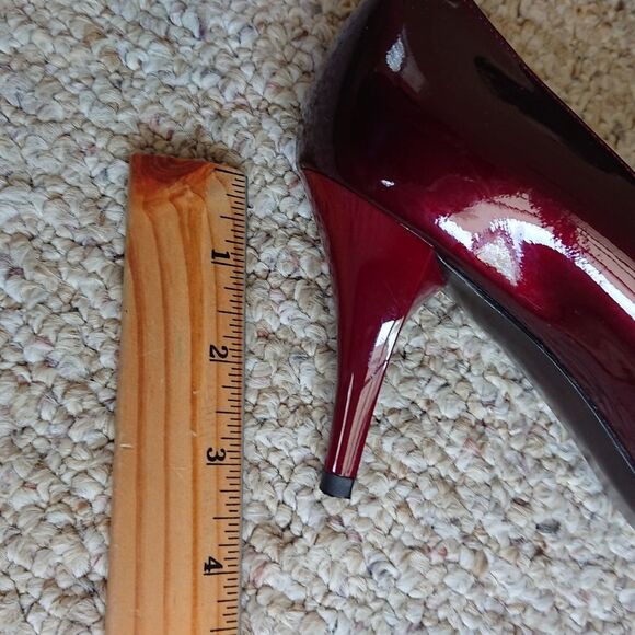 Stuart Weitzman Burgundy Patent Leather Round Toe Pumps Size 7.5M - Picture 10 of 13